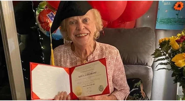 93 metų moteris gavo savo diplomą praėjus 75 metams po to, kai buvo priversta nutraukti studijas