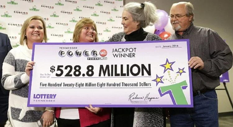 Ši paprasta šeima laimėjo vieną didžiausių visų laikų loterijos sumą - 528 milijonus dolerių. Štai kaip susiklostė jų likimas po laimėjimo ir ko jie labai pasigailėjo