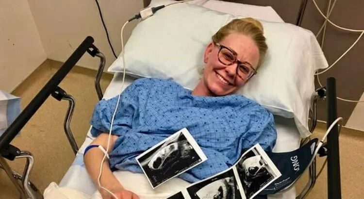 Dėl neįtikėtinai didelio pilvo nėštumo metu moteris galvojo, jog laukiasi dvynukų. Tačiau ultragarsinis tyrimas ją šokiravo