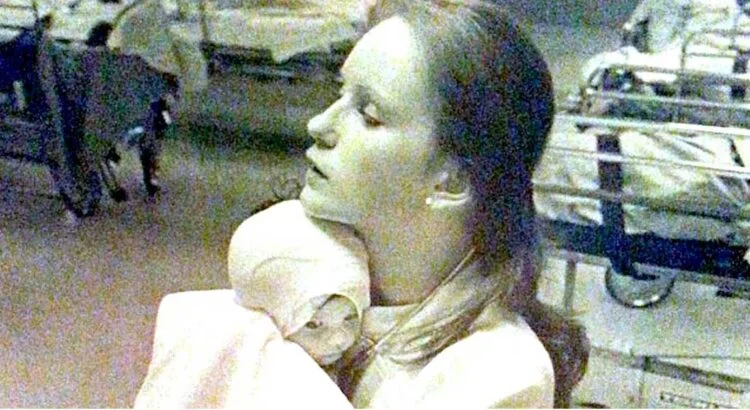 1977-ais metais jauna moteris išgelbėjo sunkiai apdegusią mažylę, tačiau po 38 metų ji pamatė vieną nuotrauką internete, kuri akimirksniu sustingdė kraują
